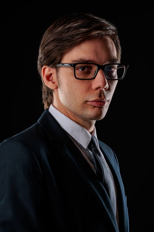 Üzleti portré — sötét háttér, klasszikus tónus &mdash; Great Tide fotó portfólió