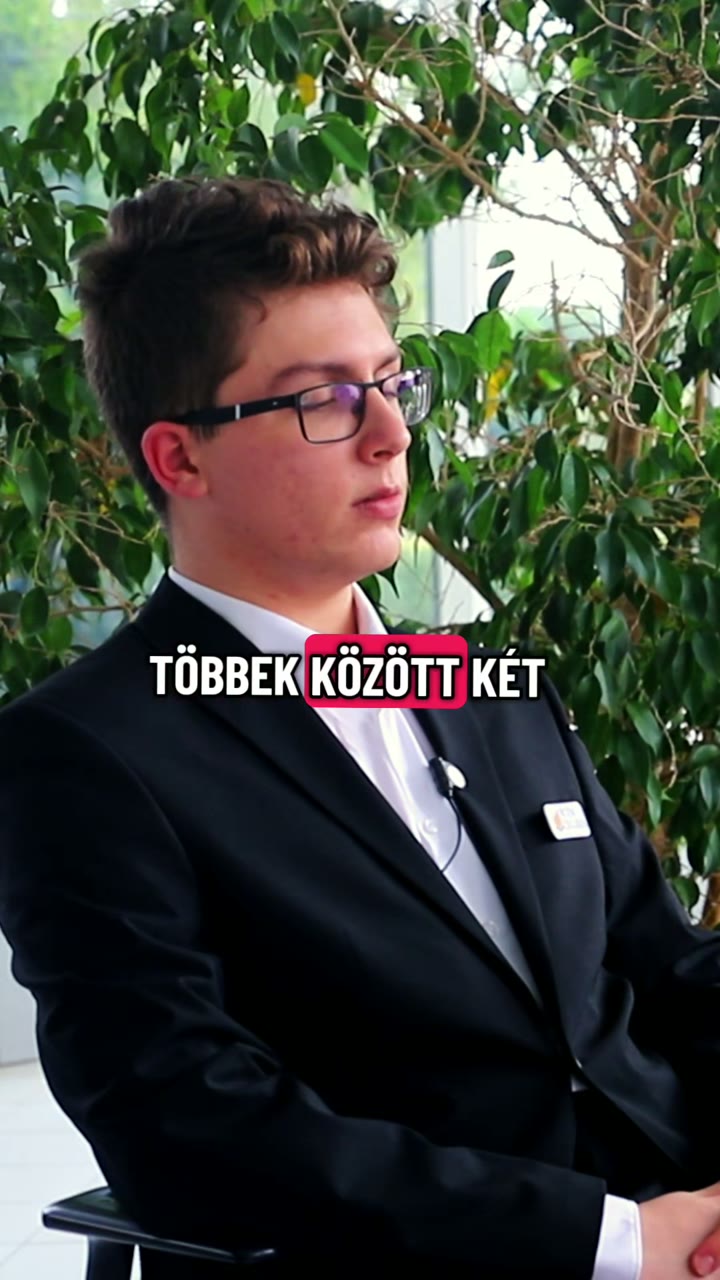 Szakmai interjú Reel — talking head öltönyben &mdash; Reels poszter